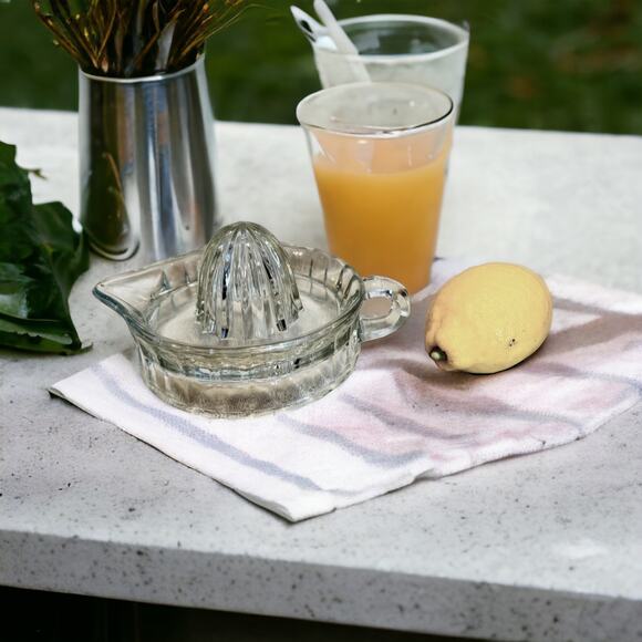 Vintage Pressed Glass Citrus Juicer Reamer-Spout-Handle-Lemon-Depression-Kitchen - Picture 4 of 6